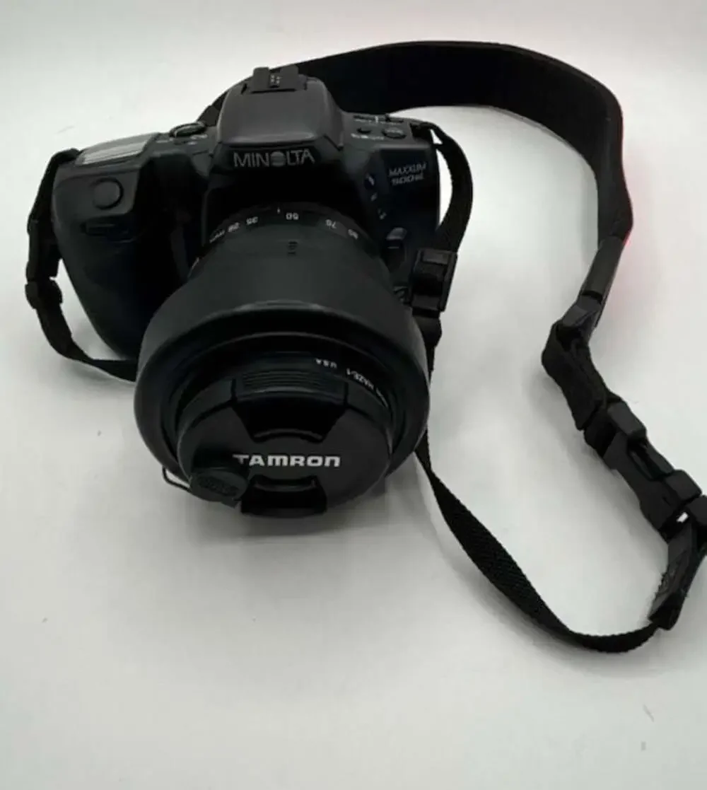 Minolta Maxxum 500si 35mm SLR Film Camera with Tamron 28-80mm Lens